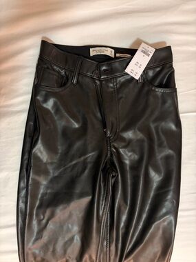 Faux Leather 90s Straight Leg Pants in Black